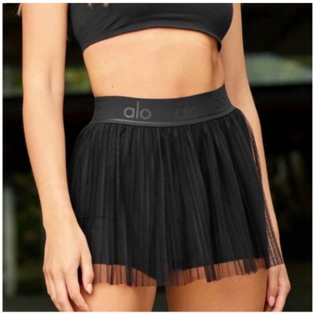 Very lightly worn Alo tennis skirt